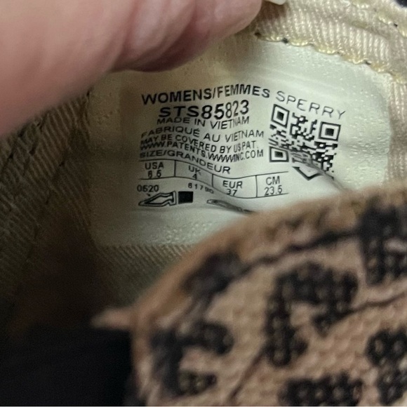 Sperry Cheetah Print Boat Shoe, 6.5M, slight imperfection on left shoe. - Picture 7 of 8